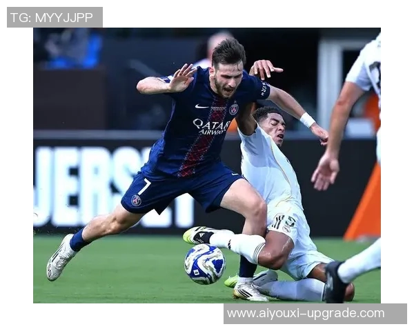 欧联杯精彩对决里昂大胜巴黎圣日耳曼上演帽子戏法引爆全场